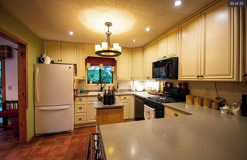 Unaka Casa | Murphy Mountain House - Creeks, Firepits & High Speed Internet!