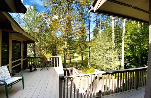 Unaka Casa | Murphy Mountain House - Creeks, Firepits & High Speed Internet!
