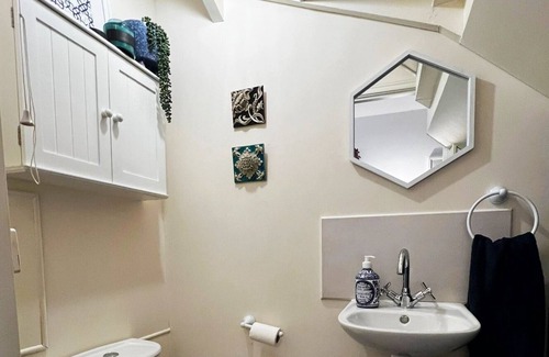 Dromore Casa | Murphy's Holt 2 Bed Cozy Home - Historic Dromore 3 mins to A1 - Dublin/Belfast