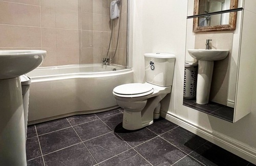 Dromore Casa | Murphy's Holt 2 Bed Cozy Home - Historic Dromore 3 mins to A1 - Dublin/Belfast