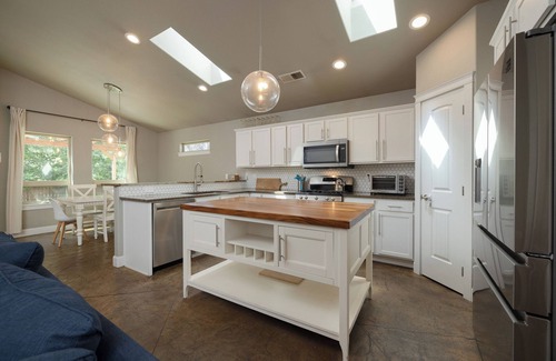 Boyd Acres Casa | Murphy’s Resort – Modern 3 BDR in Quiet Neighborhood! Pet Friendly!