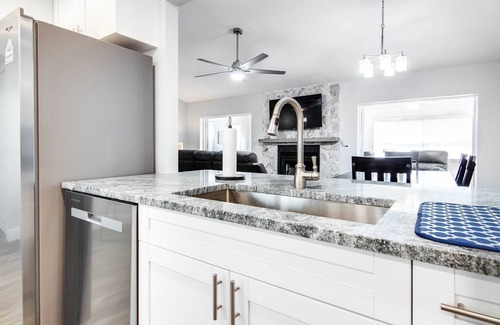 Bloomingdale Casa | Murray Dale Hideaway – Spacious 3BR Home w/ Sunroom, Fenced Yard & Pet-Friendly Comfort Near Tampa!