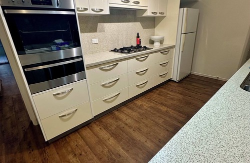 Echuca Casa | Murrumbidgee Abode Sleeps 8 -4 b New to Stazs Give us a Stay