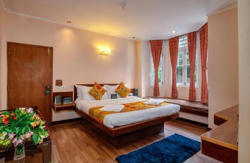 Darjeeling Hotel | Muscatel Spring Burn - 100 Mts from Mall Road