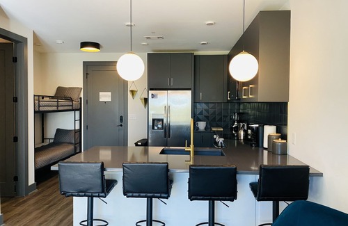 Rolling Mill Hill Condominio | Muse Condo - Walking distance to Broadway, Ascend Amphitheater & Titans Stadium.