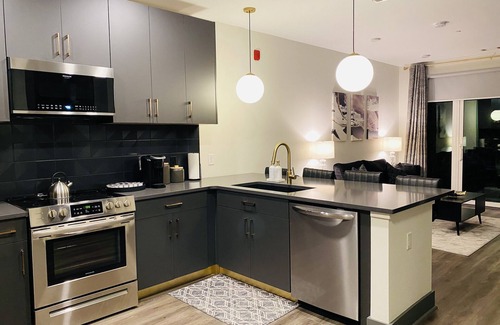 Rolling Mill Hill Condominio | Muse Condo - Walking distance to Broadway, Ascend Amphitheater & Titans Stadium.