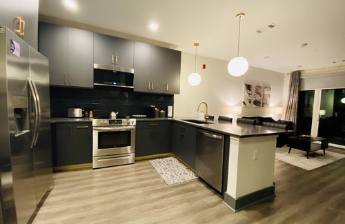 Rolling Mill Hill Condominio | Muse Condo - Walking distance to Broadway, Ascend Amphitheater & Titans Stadium.