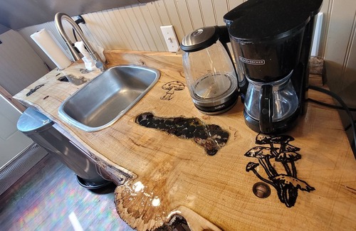 Brew Bay Cabina | Mushroom Cabin on 33 Acres
