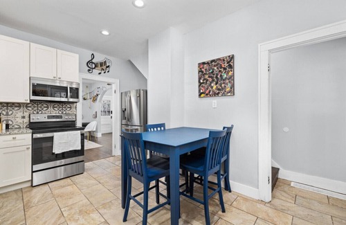 St. Charles Casa | Music House · Music House on Main Street at The Wine Garden