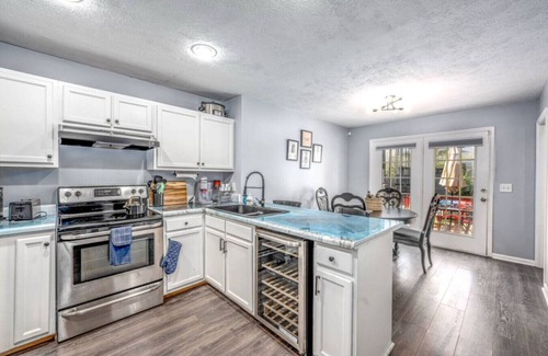 Talbot's Corner Casa | Music Row Retreat mins to downtown, hot tub