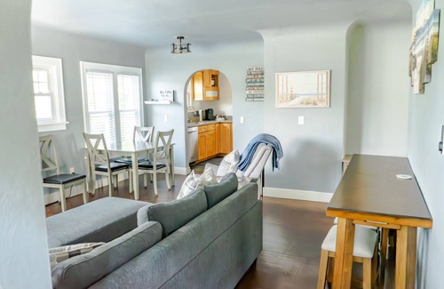 Nims Casa | Muskegon Michigan Cozy Cottage 5 Min to Downtown 10 Min to beach