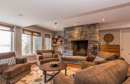 Bala Cabaña | Muskoka Beach House - Exposición S / W en el lago Muskoka