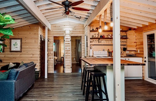 Bracebridge Casa | Muskoka Creekside Escape