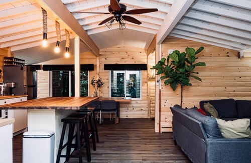 Bracebridge Casa | Muskoka Creekside Escape