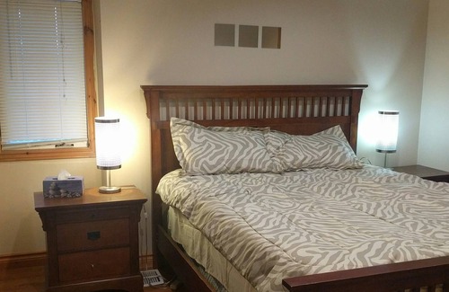 Gravenhurst Casa | Muskoka Lake and Marina View Room