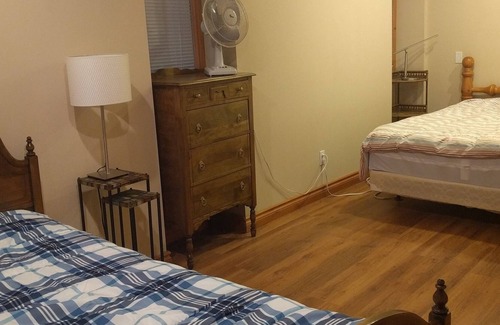 Gravenhurst Casa | Muskoka Lake and Marina View Room