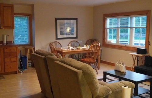 Gravenhurst Casa | Muskoka Lake and Marina View Room
