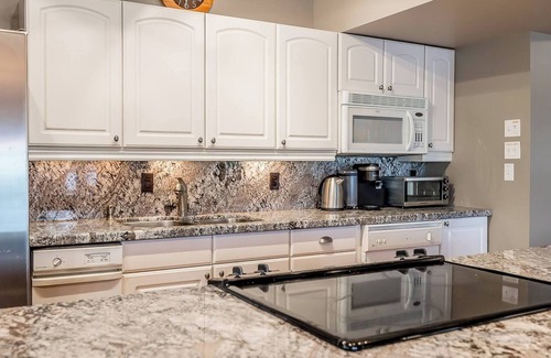 Gravenhurst Casa | Muskoka Lakeshore Cottage Bliss
