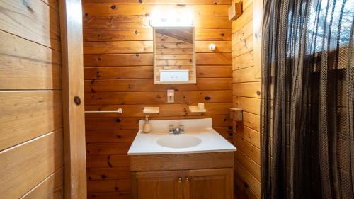 Muskoka Lakes Casa | Muskoka Lakeview Cottage - Pier 100 #40