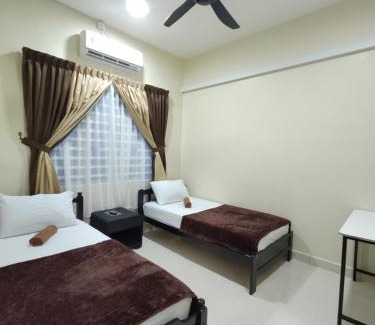 Hutan Kampung Casa | MUSLlM ONLY Pool Wifi 3 aircond room Hospital Sultanah Bahiyah