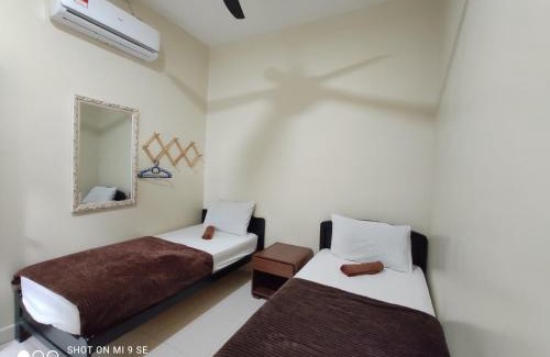 Hutan Kampung Casa | MUSLlM ONLY Pool Wifi 3 aircond room Hospital Sultanah Bahiyah