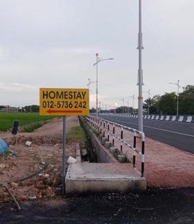 Kampung Suka Menanti Casa | MUSLlM ONLY Wifi 3 Room with 2 aircond Menanti Village Homestay