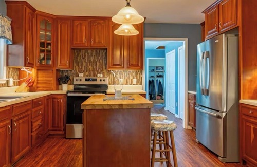 Galax Casa | Must see 4/3 Family/Pet Friendly+Pool&hot tub
