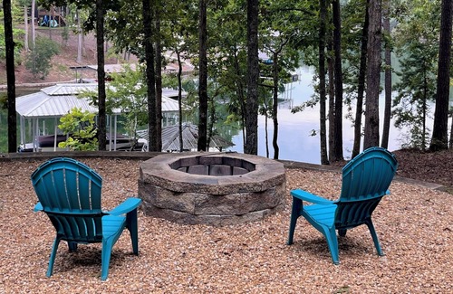 Wedowee Casa | Must See at Lake Wedowee! Year-round deep water that comfortably sleeps 14-16.