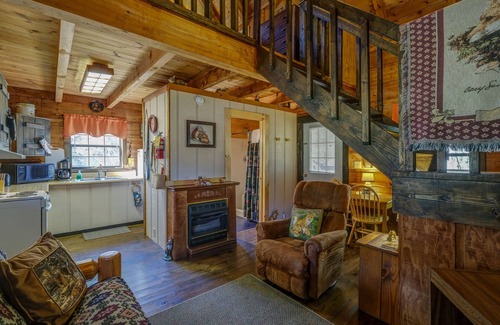 Murphy Cabina | *MUST SEE* Cobb Creek Cabins at the Historic Cobb Family Estate