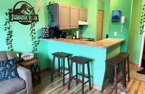 Hancock Apartamento | Must See Jurassic Jiminy Suite Country Inn - Sleeps 4 Ski On/Off Mountain