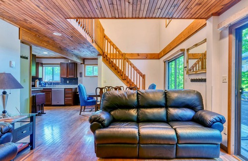 Lake Ariel Casa | Must see the Up Cabin in the Hideout