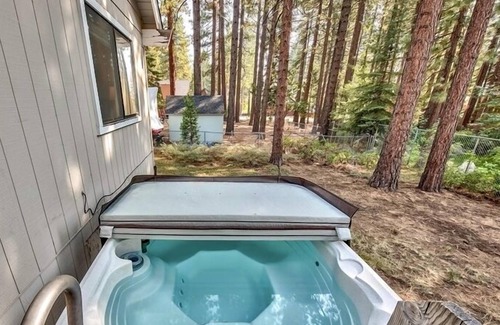 Montgomery Estates Chalet De Esquí | MV39 South Lake Tahoe Cabin with Hot tub, tech friednly great wifi! VHR21-0029