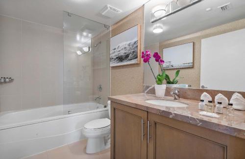 Coconut Grove Hotel | MVR Suite with Picture-Perfect Views of Miami