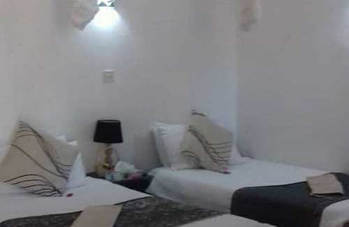 Lusaka Cabina | Mwayose Lodge