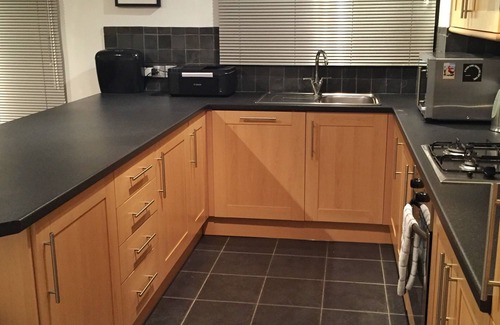 Walton-on-Thames Apartamento | ¡Mi apartamento limpio y moderno en la hermosa Surrey!