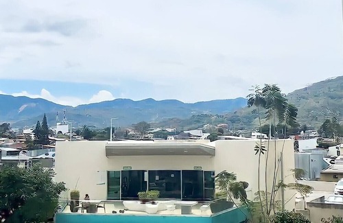 San José Apartamento | My Condo Retreat! Family-sized, Pool View with balcony!