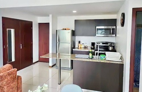 San José Apartamento | My Condo Retreat! Family-sized, Pool View with balcony!