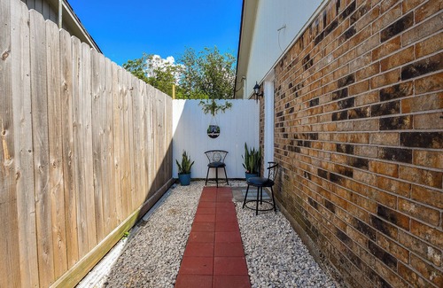 Alvin Casa | My Cozy Private place is a charming 1 room with a Pvt entrance and full bathroom