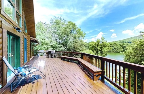 Tazewell Casa | My Happy Place - Lakefront cabin