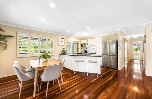 Brisbane Waterfront Casa | My Island Home at Coochie
