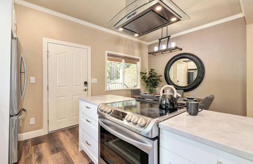Chicago Park Apartamento | My Lil' Piece of Heaven. 1 mile to Rollins Lake. Full kitchen. Dog-friendly.
