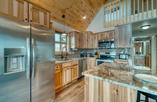Unaka Cabina | My Mystic Mountain - New Cabin! Hot Tub, 3 fireplaces, Wifi, mins to Hiwassee