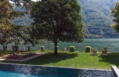 Laglio Villa | Villa Traversi es una villa histórica en el lago de Como, con una piscina privada y jacuzzi con 4 dormitorios