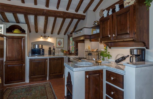 Vorno Villa | Villa Vorno es una hermosa villa cerca de Lucca, con piscina privada, aire acondicionado, 5 dormitorios 3 b