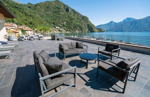 Naggio Apartamento | My Rental Homes - Navalia Terracce with jacuzzi and lake view
