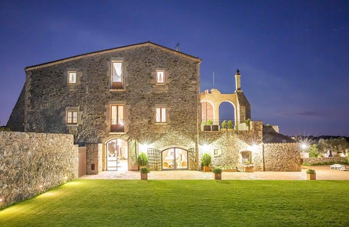 Forallac Villa | My Rental Homes | Villa Imperial with pool, garden and sauna