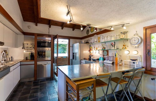 Ispra Villa | Villa Isa es una villa moderna en el lago Maggiore, con acceso directo al lago, 4 dormitorios, 5 baños y