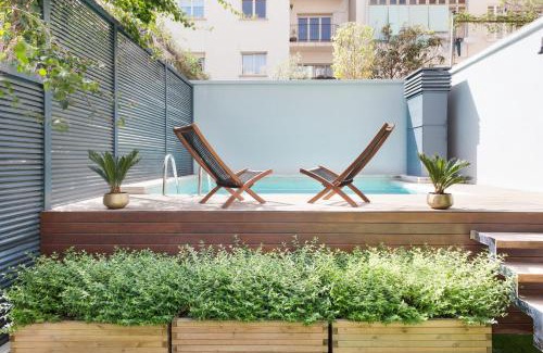 Sant Gervasi Apartamento | My Space Emirates - Modern Duplex with Private Garden and Swimming Pool