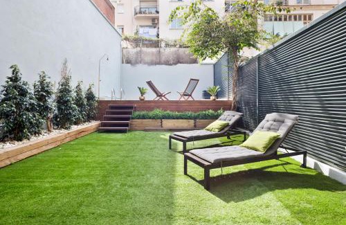 Sant Gervasi Apartamento | My Space Emirates - Modern Duplex with Private Garden and Swimming Pool