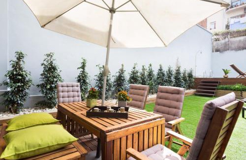 Sant Gervasi Apartamento | My Space Emirates - Modern Duplex with Private Garden and Swimming Pool